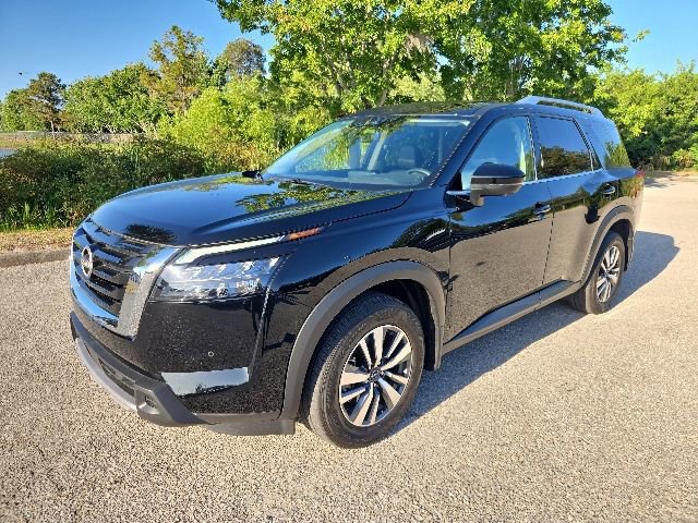 Used 2025 Nissan Pathfinder SL AWD/4WD image 1
