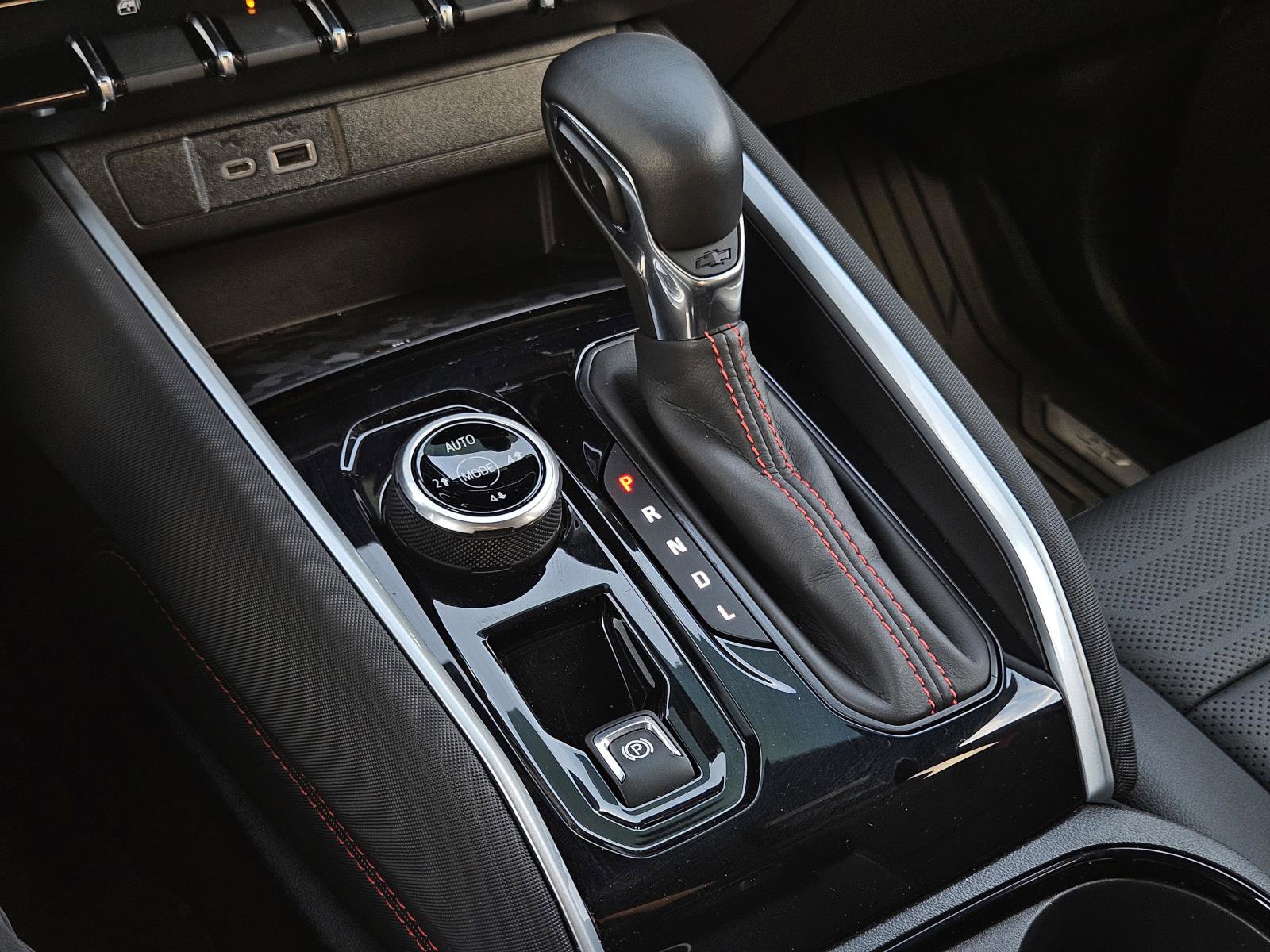 Used 2024 Chevrolet Colorado Z71 w/ Z71 Convenience Package 2 image 19