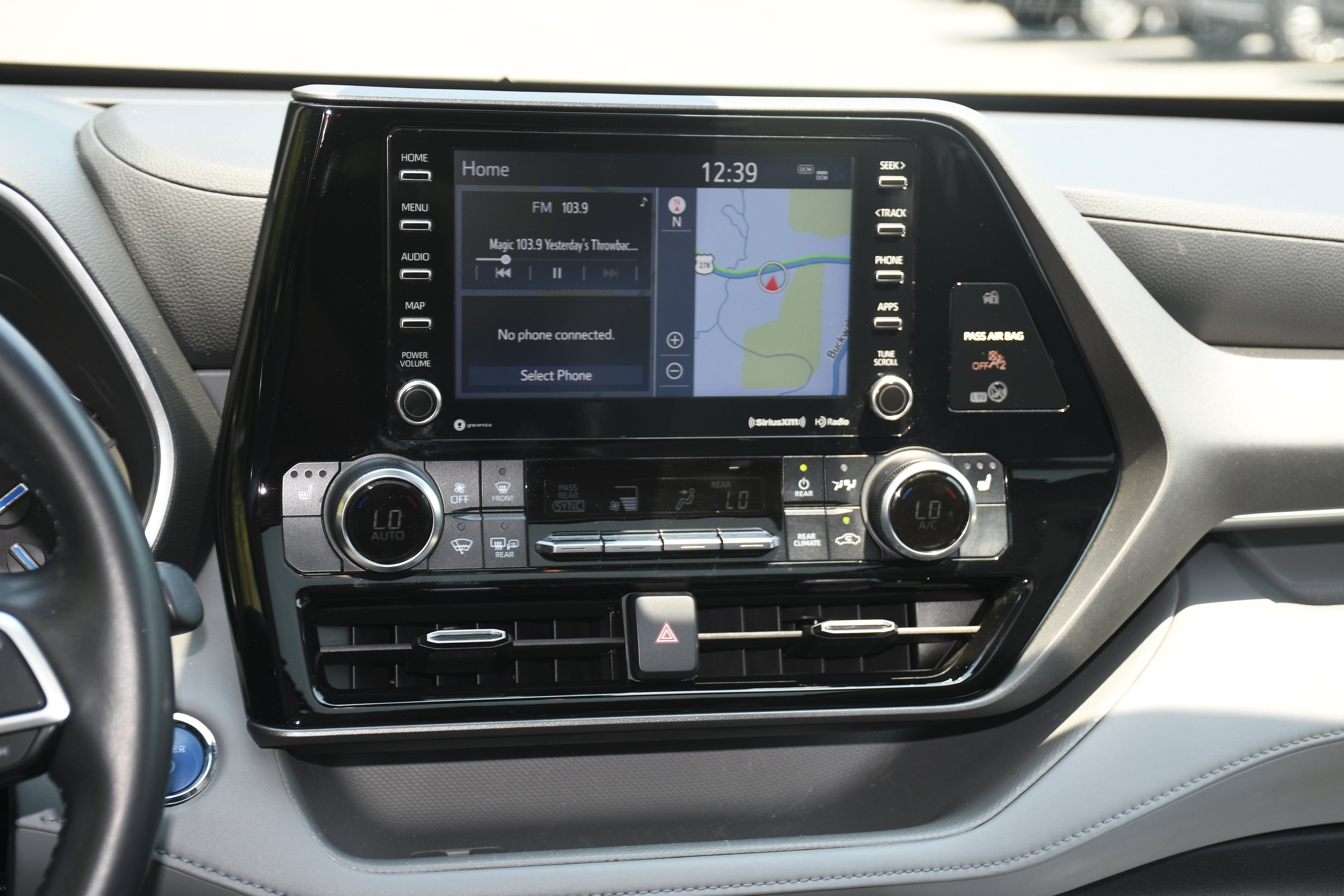 Used 2022 Toyota Highlander XLE FWD image 17