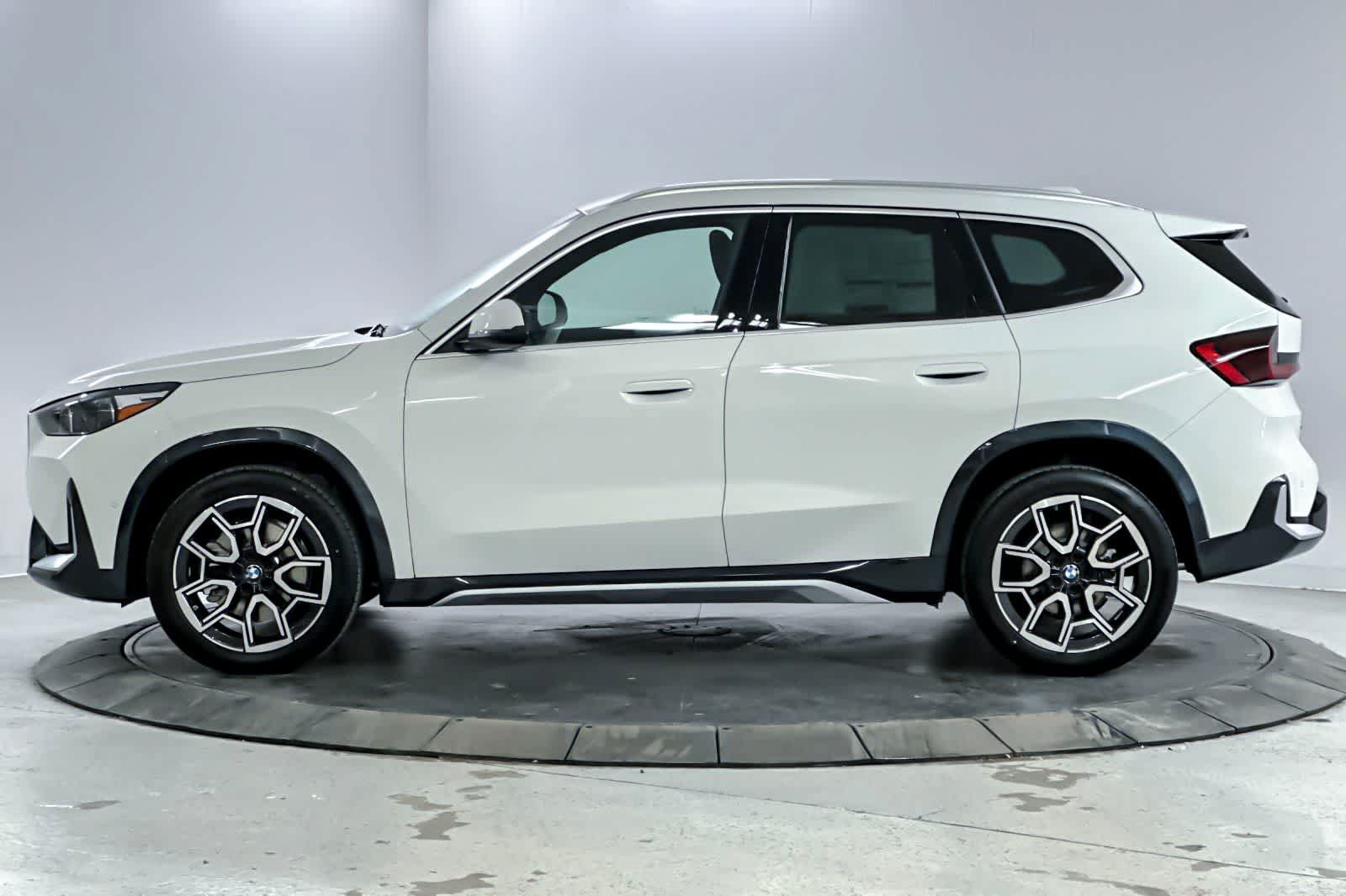 Used 2026 BMW X1 xDrive28i w/ Convenience Package AWD/4WD image 5