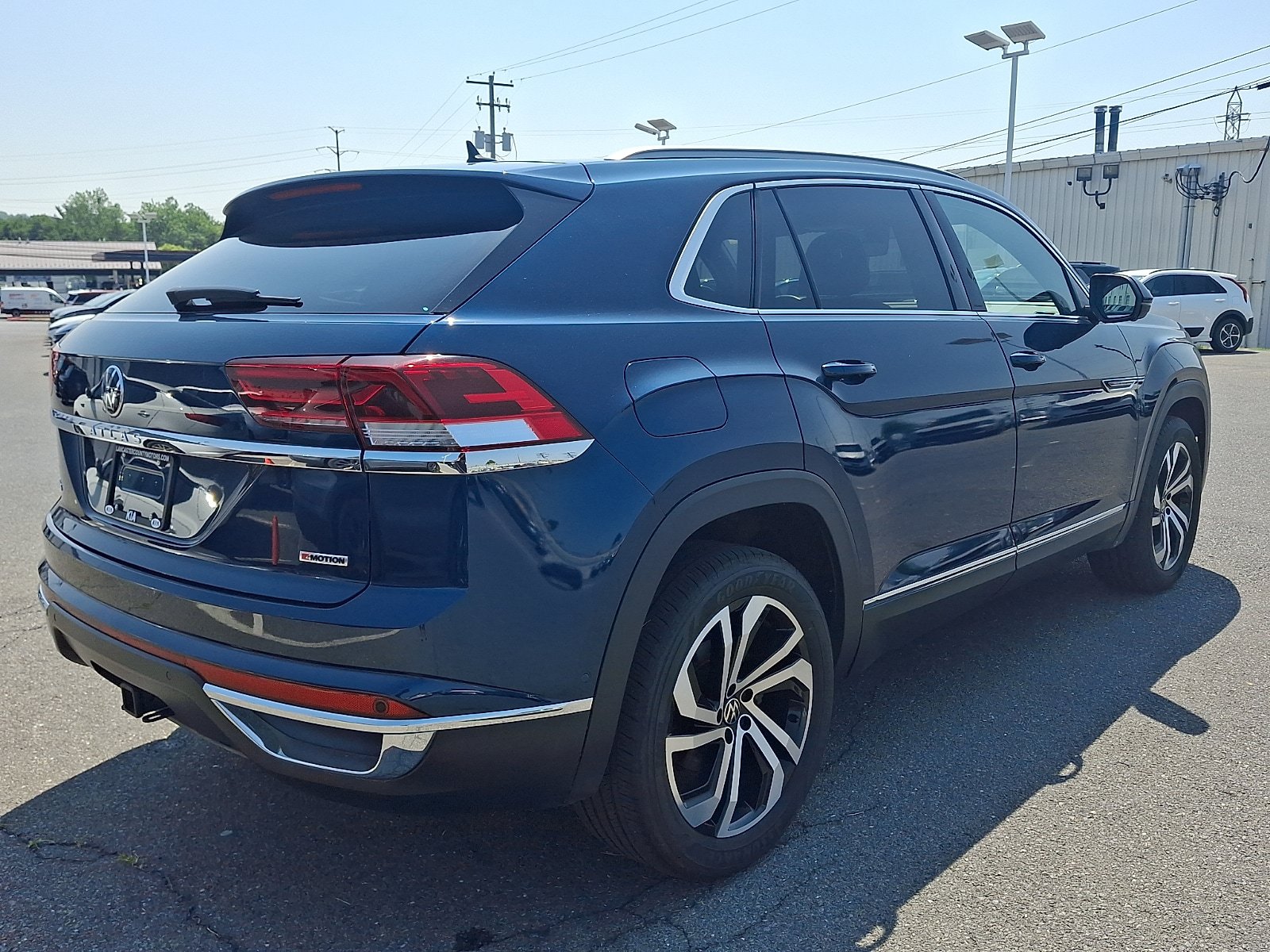 Used 2021 Volkswagen Atlas Cross Sport SEL Premium AWD/4WD video 4