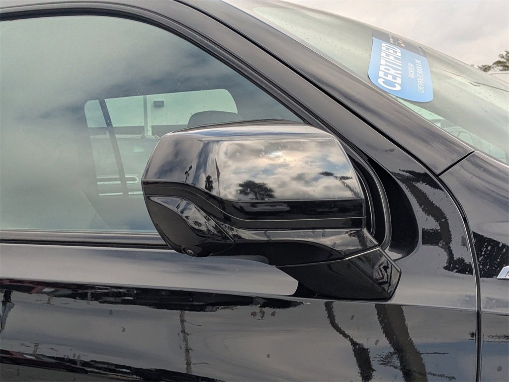 Used 2025 Chevrolet Suburban Z71 image 11