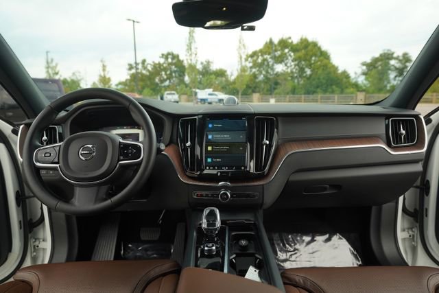 Used 2023 Volvo XC60 T8 Ultimate w/ Climate Package image 22