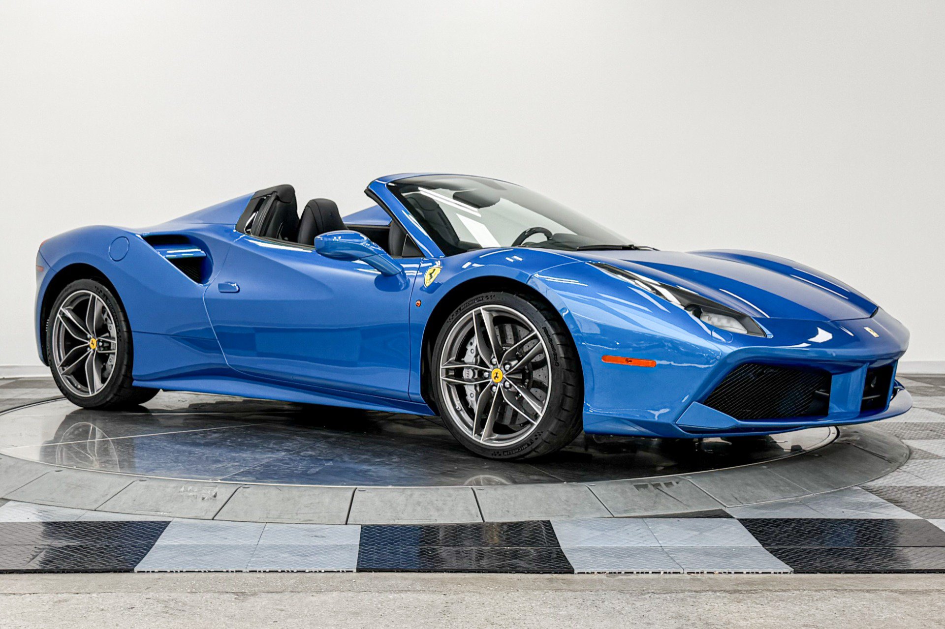 Used 2018 Ferrari 488 Spider RWD image 34