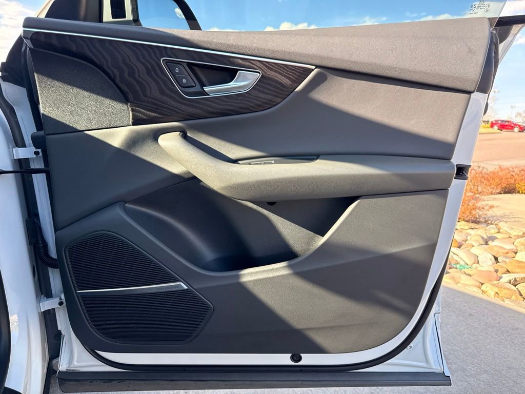 Used 2021 Audi Q8 Premium Plus w/ Premium Plus Package image 31