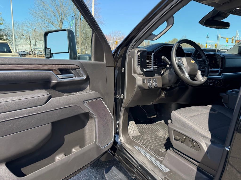 Used 2025 Chevrolet Silverado 2500 LT w/ Convenience Package image 19