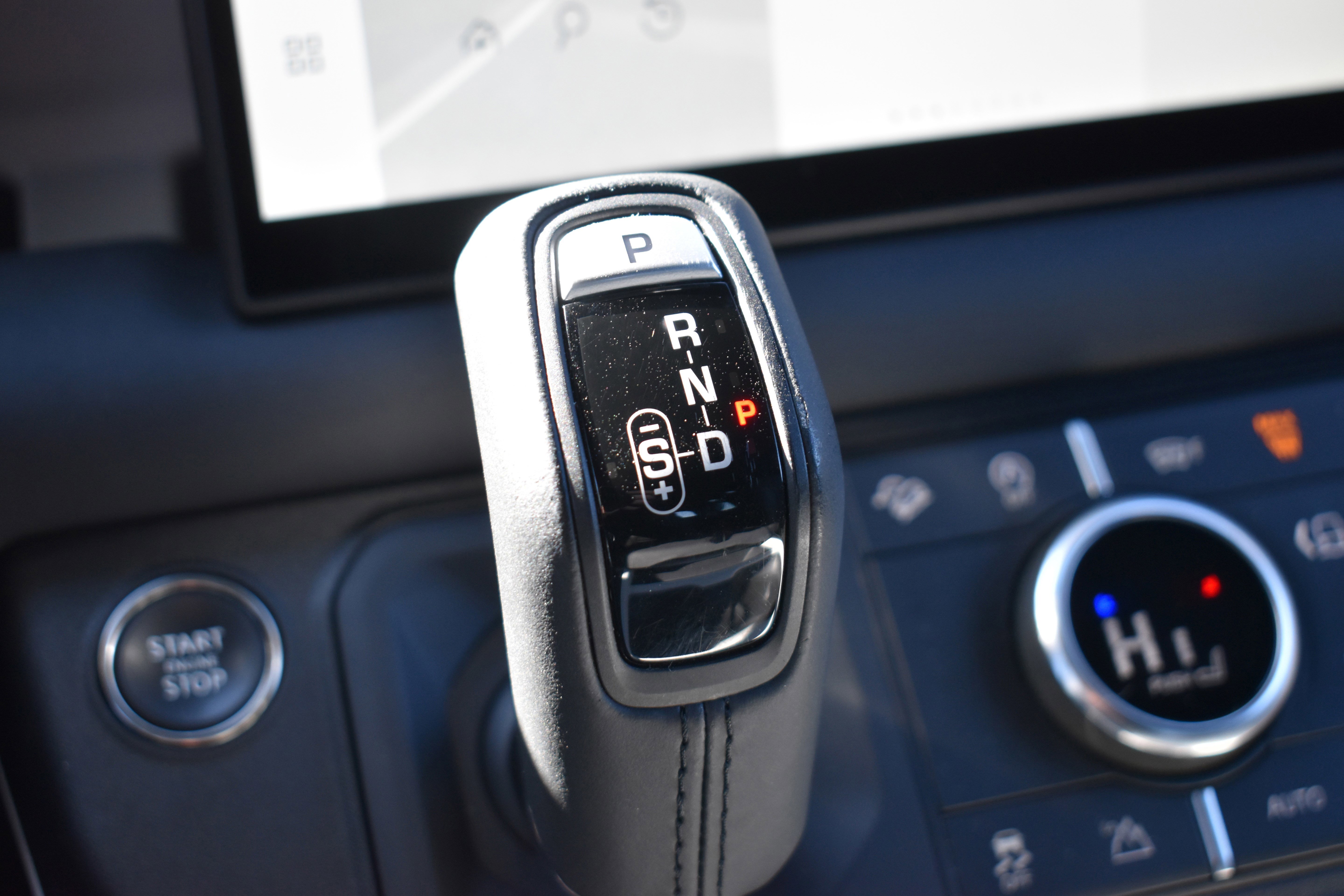 Used 2025 Land Rover Defender 110 S image 28