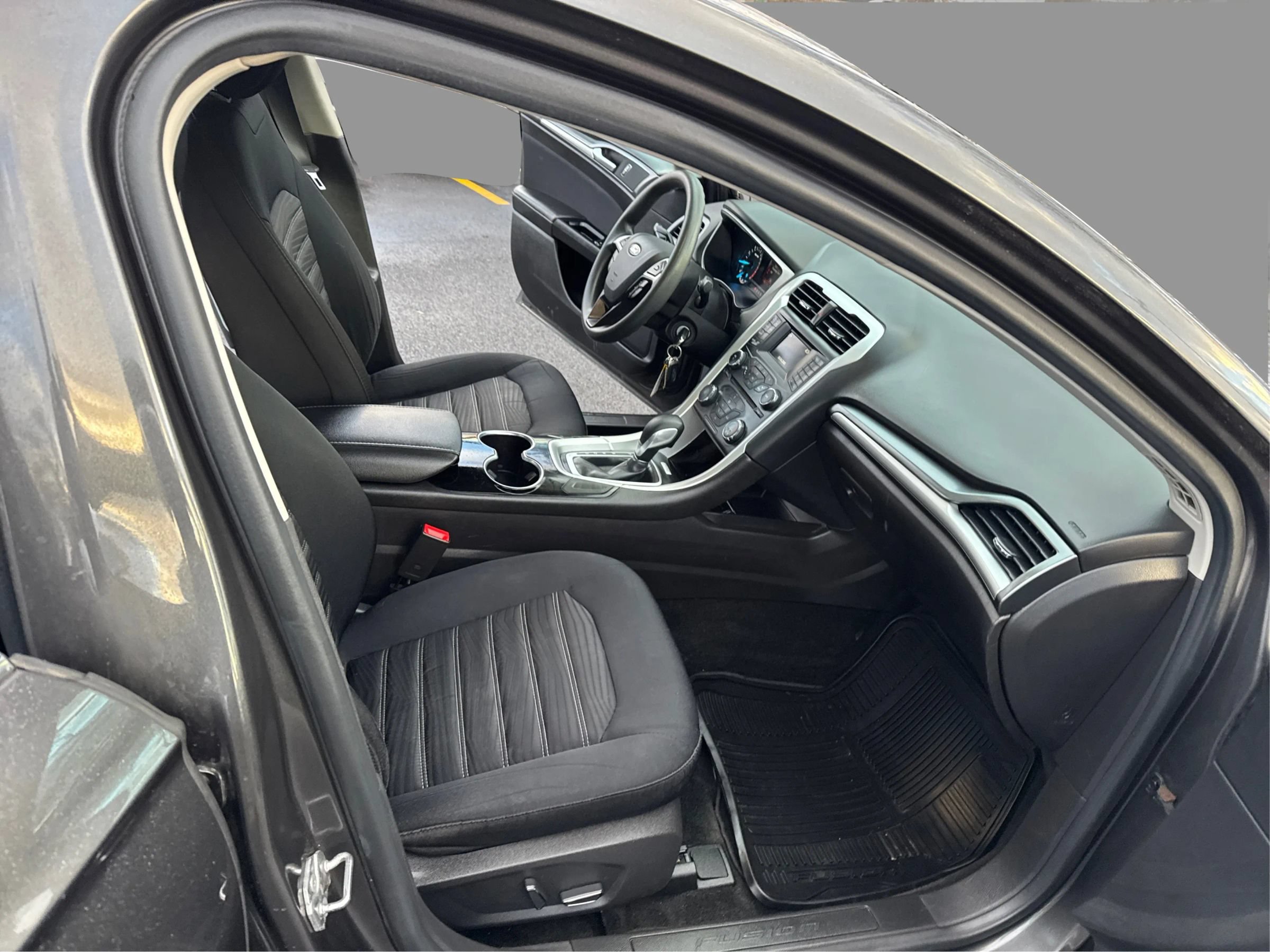 Used 2016 Ford Fusion SE FWD image 24