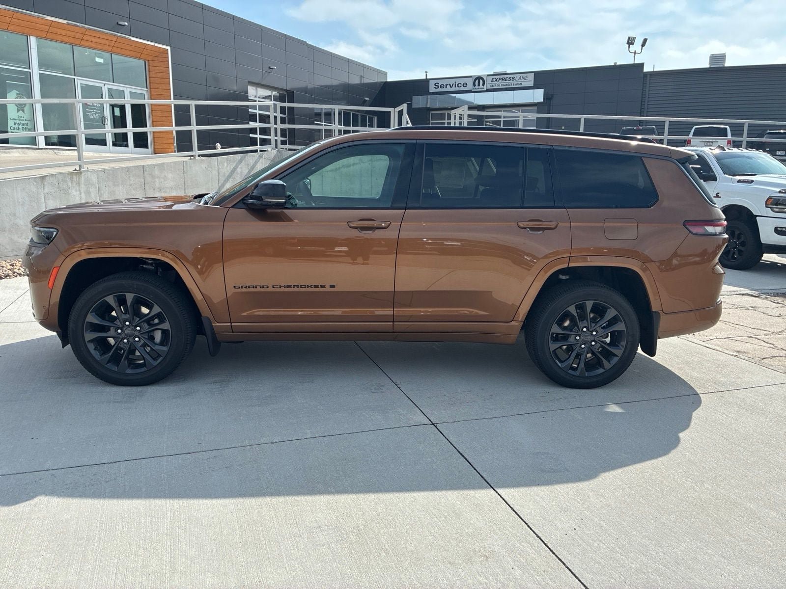 New 2026 Jeep Grand Cherokee L Limited AWD/4WD image 2