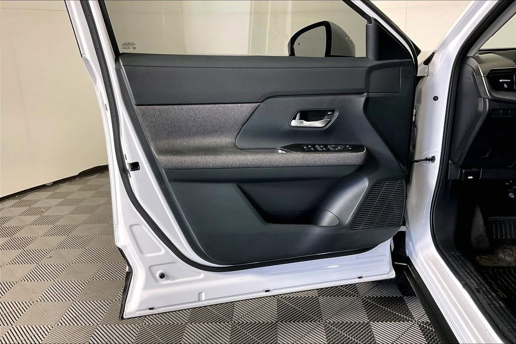 Certified 2025 Nissan Kicks SV image 24