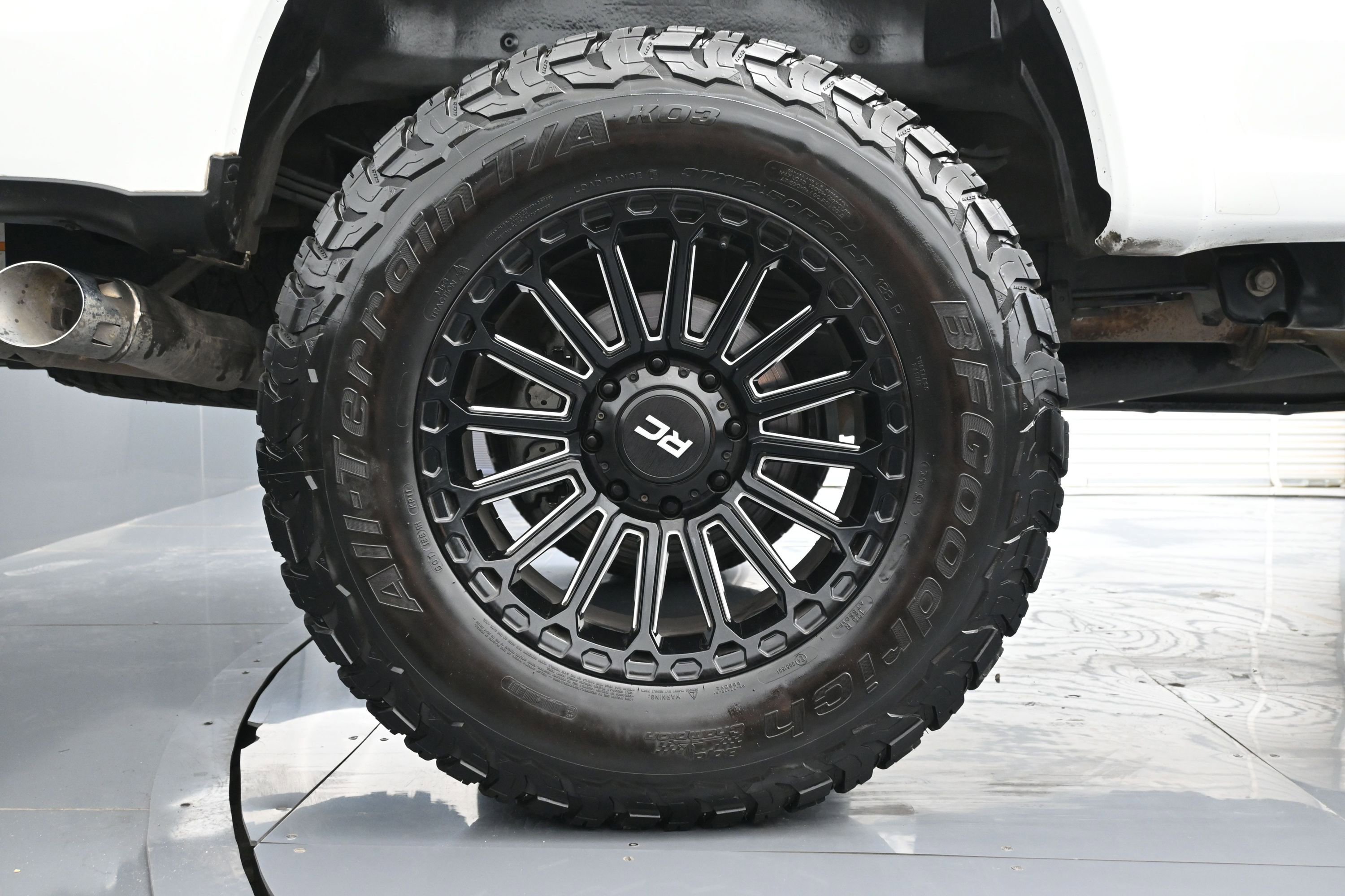 Used 2022 Ford F350 Platinum w/ FX4 Off-Road Package AWD/4WD image 18