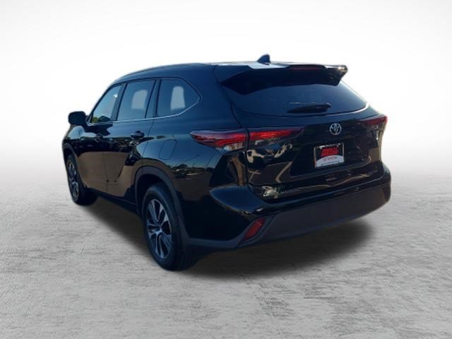 Certified 2026 Toyota Highlander XLE AWD/4WD image 5