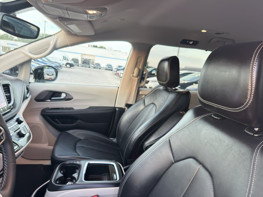 Used 2024 Chrysler Pacifica Touring-L FWD image 24