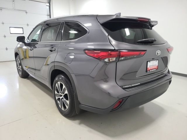 Used 2022 Toyota Highlander XLE FWD image 5