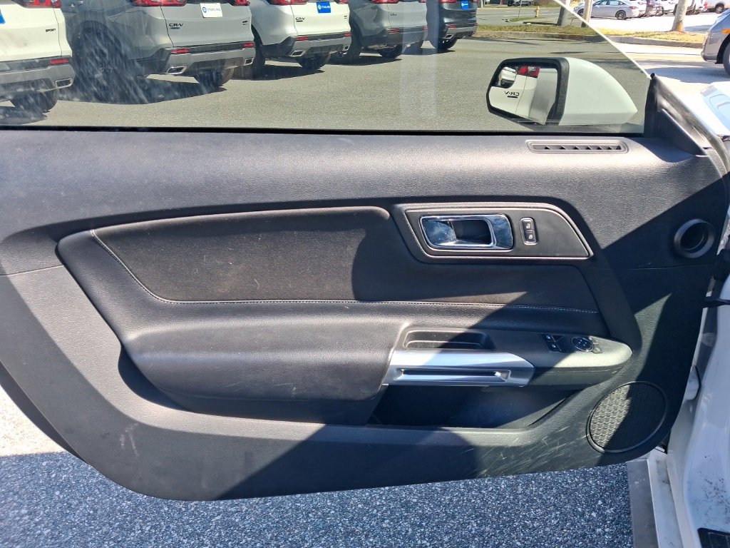 Used 2017 Ford Mustang Coupe image 18