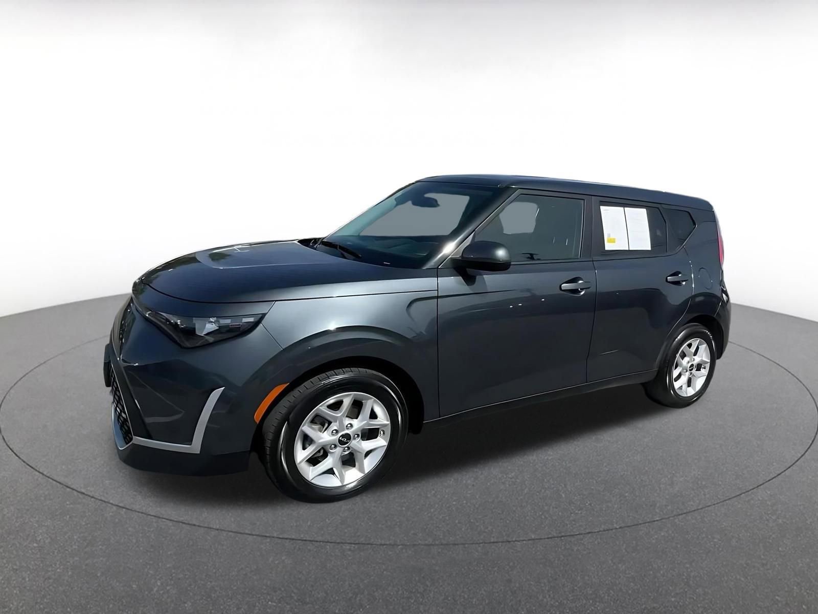 Used 2025 Kia Soul LX w/ LX Technology Package FWD image 7
