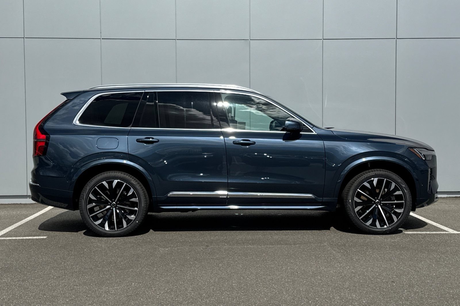 New 2026 Volvo XC90 T8 Ultra w/ Protection Package AWD/4WD image 6