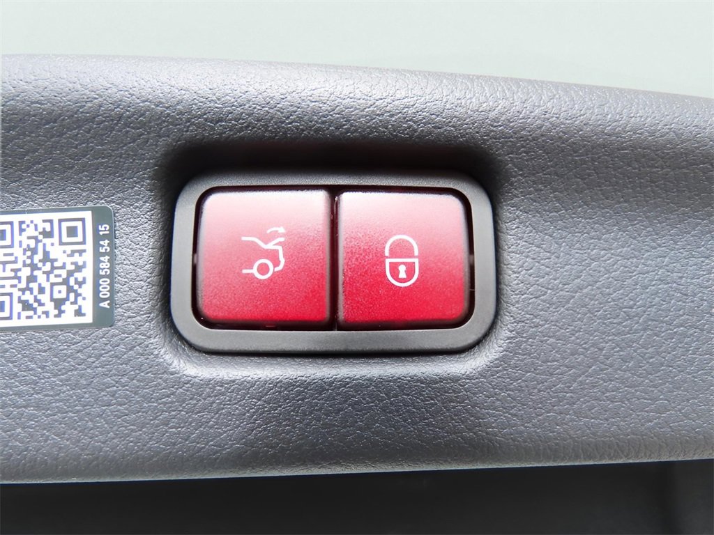 Used 2025 Mercedes-Benz C 300 4MATIC Sedan image 35