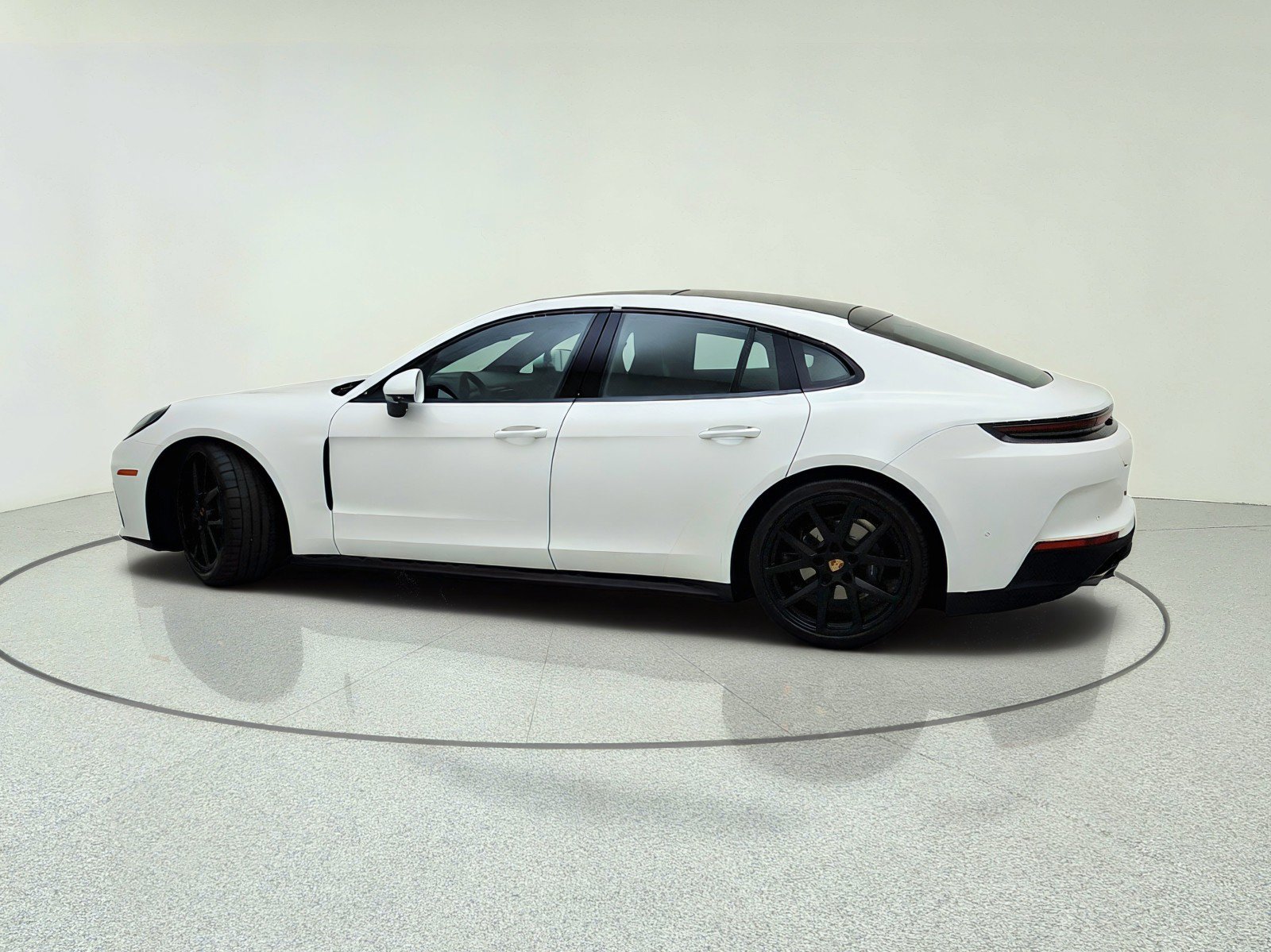 Used 2025 Porsche Panamera image 13