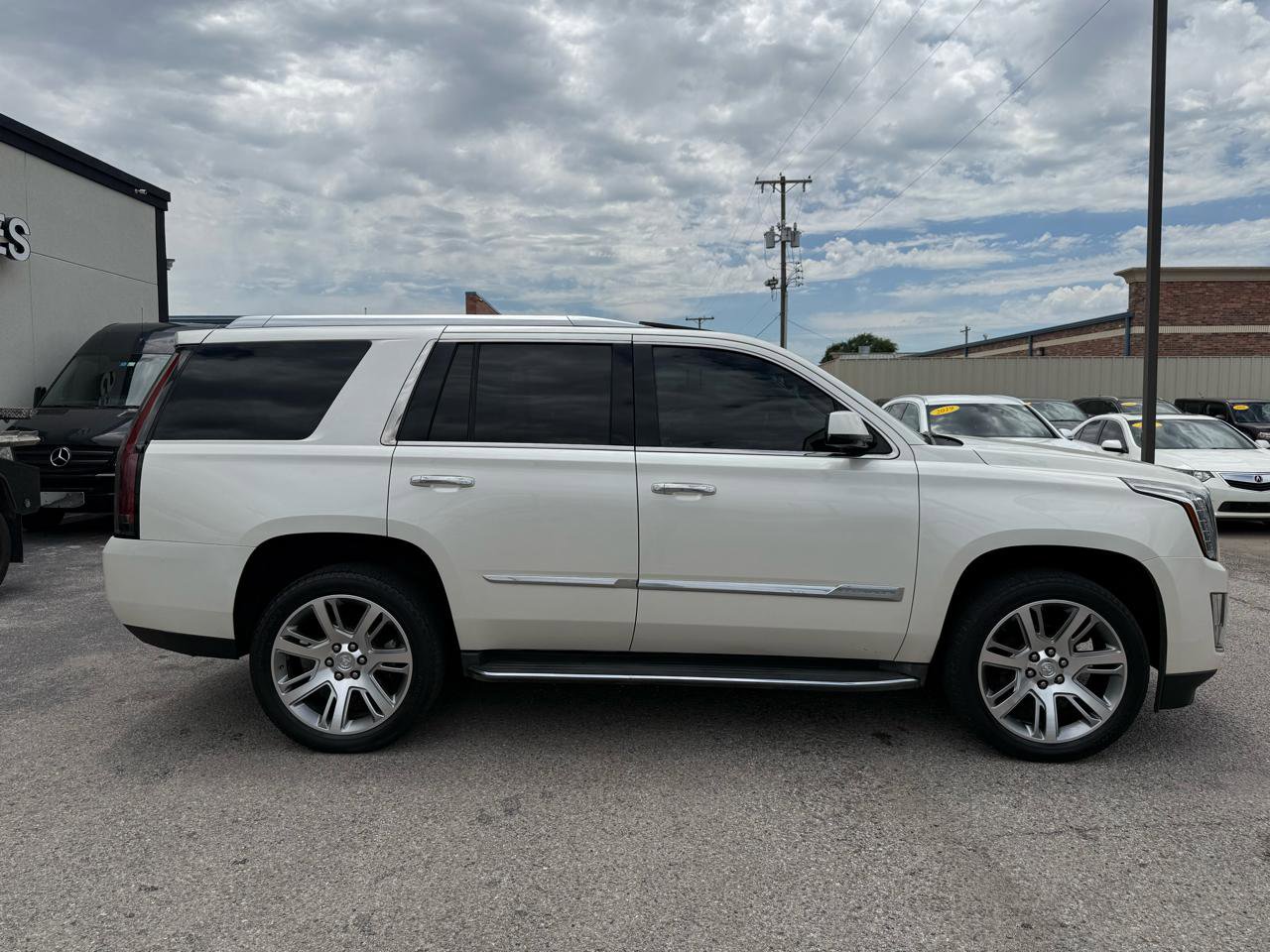 Used 2015 Cadillac Escalade Luxury AWD/4WD image 5