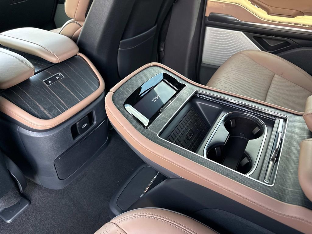 New 2025 Lincoln Navigator Black Label image 16