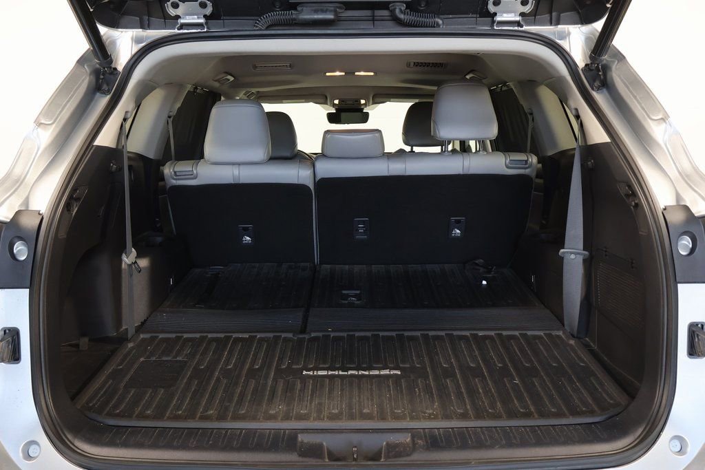 Used 2021 Toyota Highlander XLE image 12