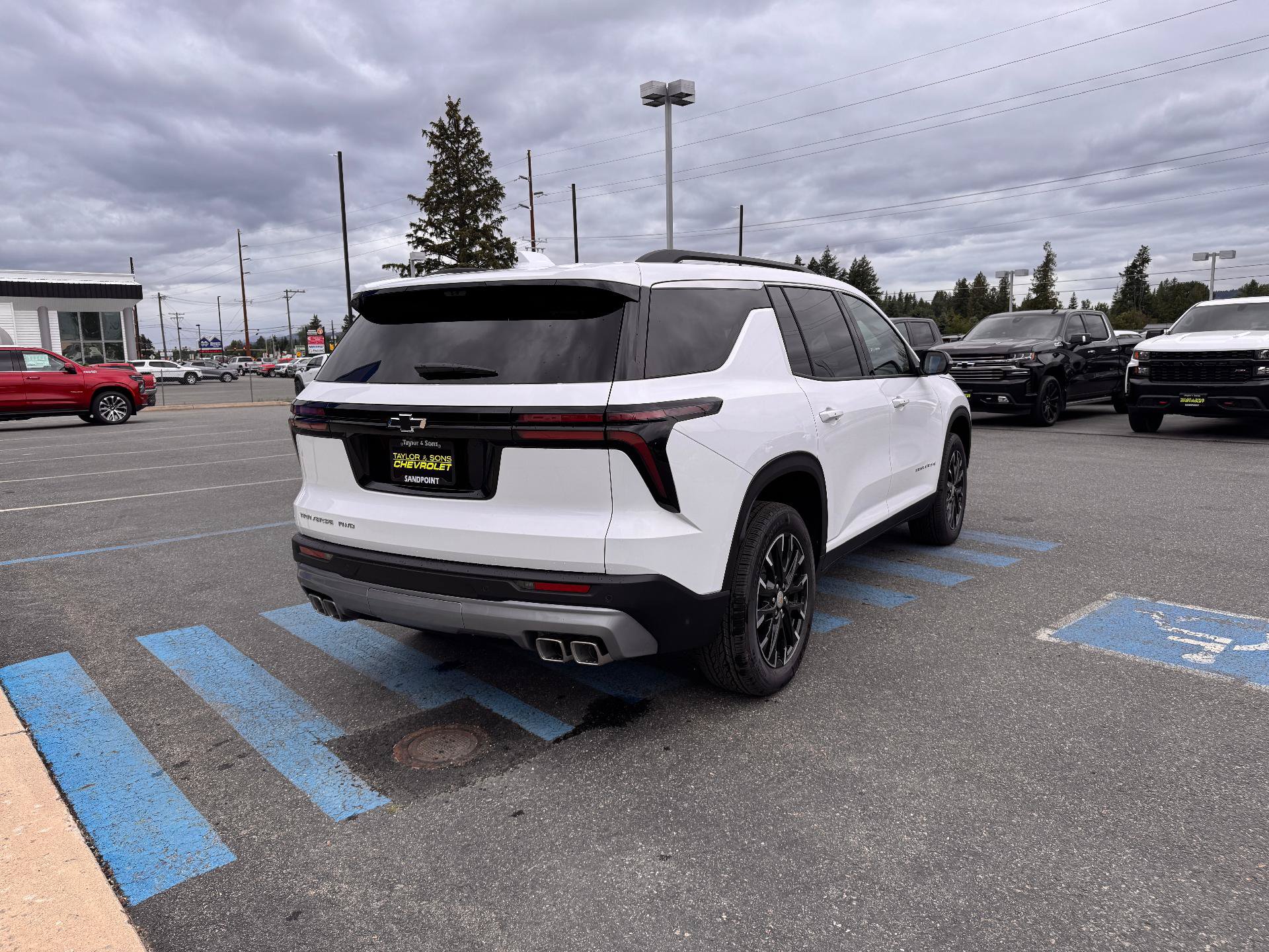 New 2026 Chevrolet Traverse LT w/ Sun and Wheel Package AWD/4WD image 7