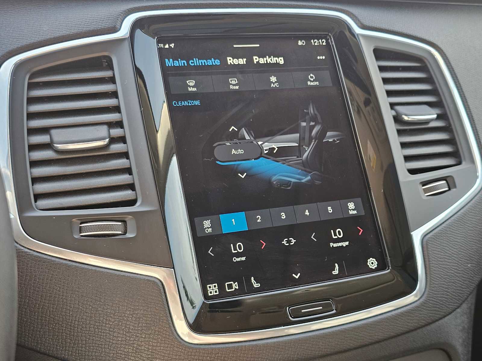 Certified 2025 Volvo XC90 B5 Core image 32