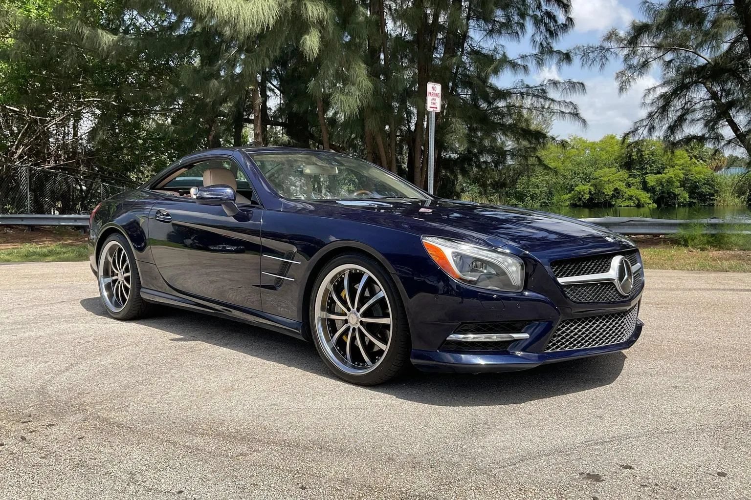 Used 2013 Mercedes-Benz SL 550 w/ Premium Pkg image 46