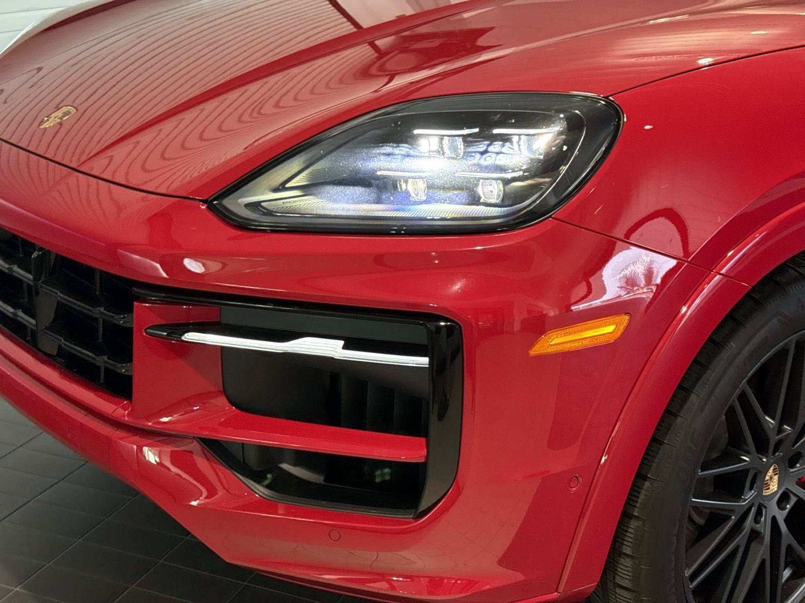 Used 2025 Porsche Cayenne GTS AWD/4WD image 10