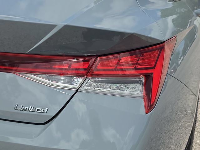 Used 2022 Hyundai Elantra Limited FWD image 8