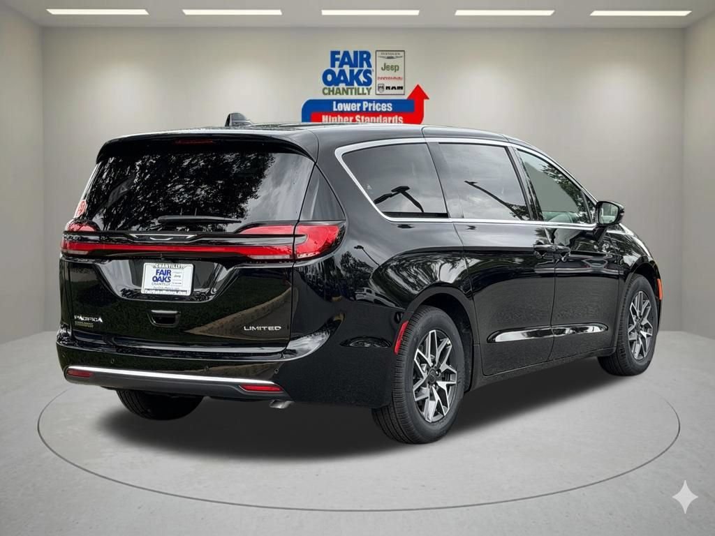 New 2027 Chrysler Pacifica Limited FWD image 6