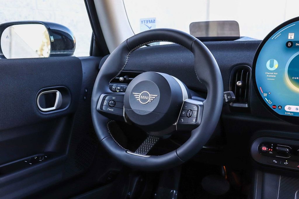 Used 2025 MINI Cooper 2-Door Hardtop image 15