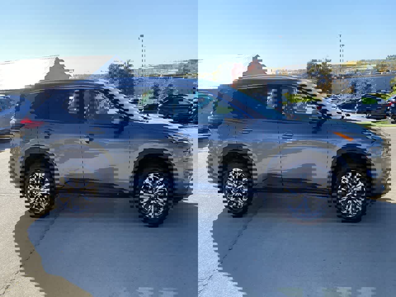 Used 2021 Nissan Rogue SV w/ Premium Package image 7