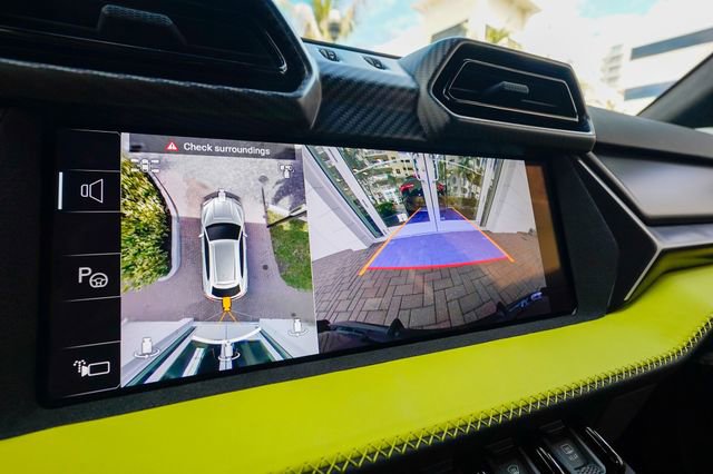 Used 2025 Lamborghini Urus SE image 62