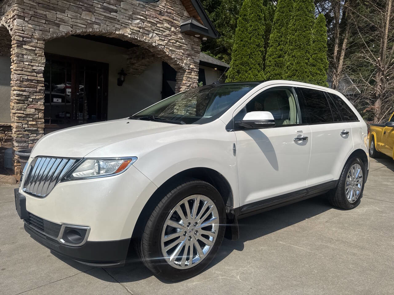 Used 2013 Lincoln MKX AWD image 5