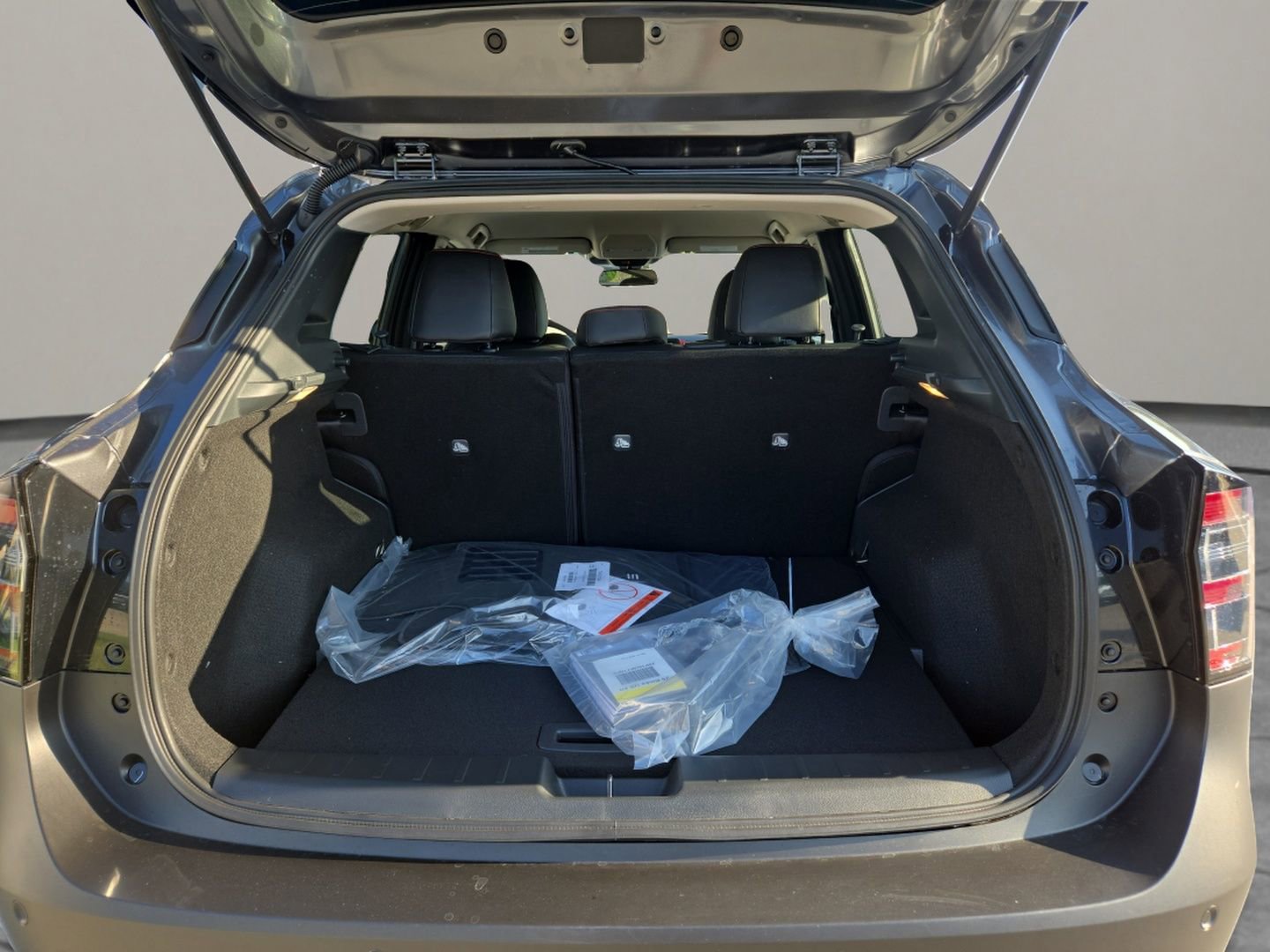 New 2025 Nissan Kicks SR FWD image 31