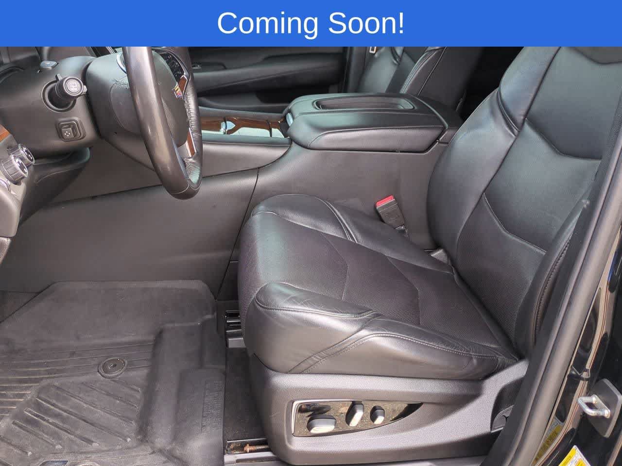 Used 2020 Cadillac Escalade Luxury w/ Escalade Sport Edition AWD/4WD image 15