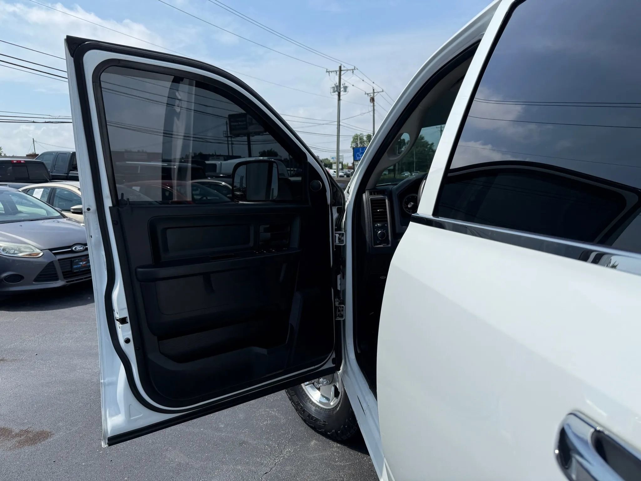 Used 2013 RAM 2500 Tradesman w/ Chrome Appearance Group image 25