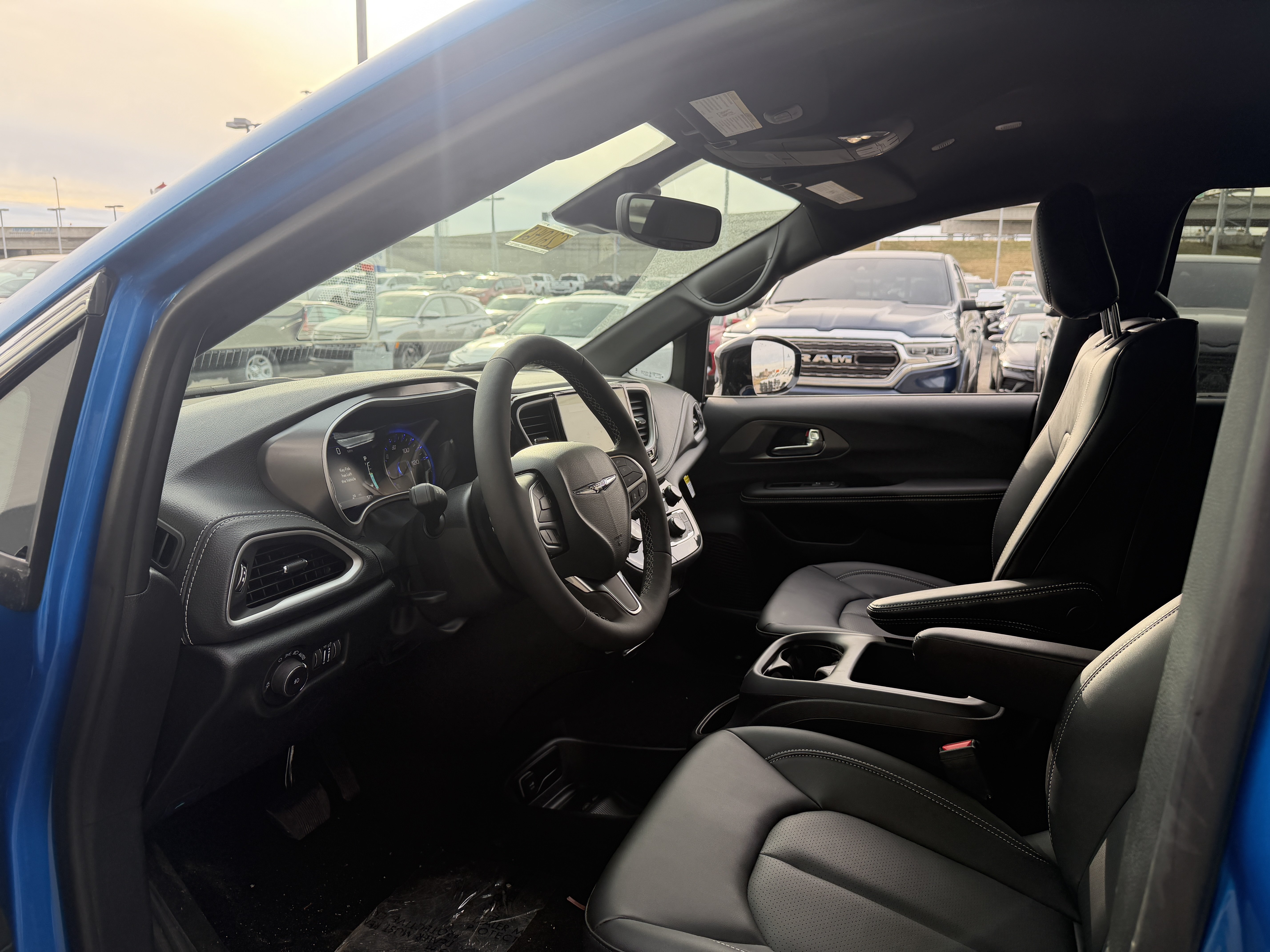 New 2026 Chrysler Pacifica Select AWD/4WD image 31