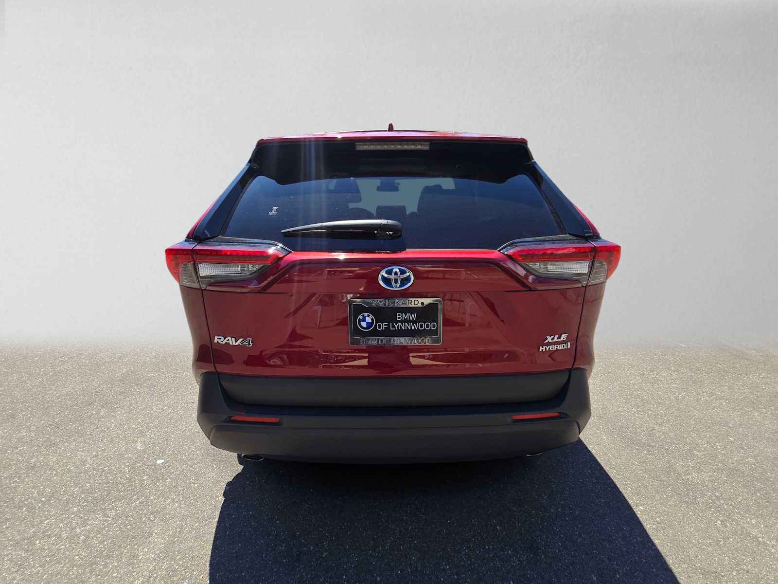 Used 2022 Toyota RAV4 XLE Premium AWD/4WD image 4