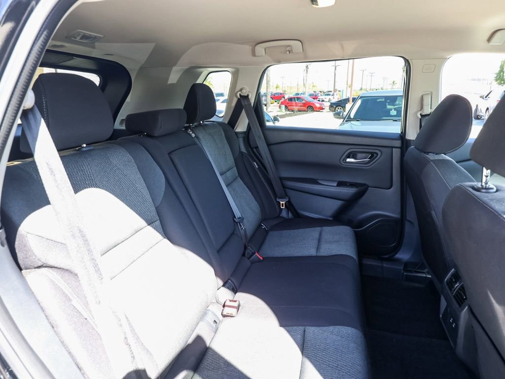 Used 2025 Nissan Rogue SV image 18