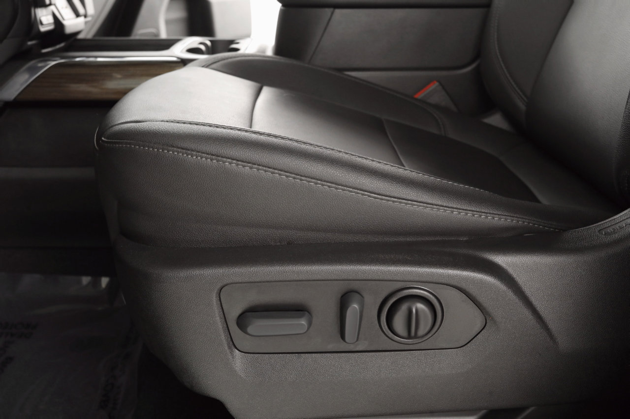 Used 2022 Chevrolet Silverado 2500 LT w/ Midnight Edition image 28