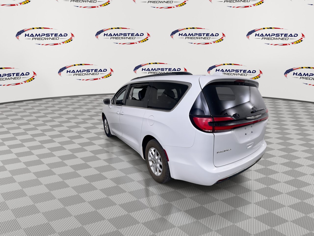 Used 2022 Chrysler Pacifica Touring-L FWD image 6