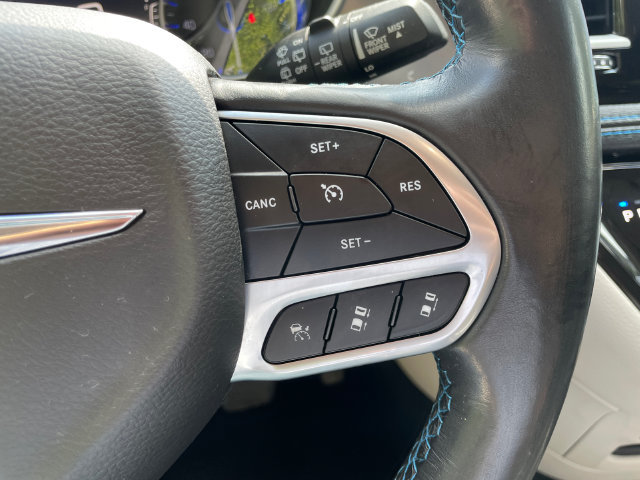 Used 2021 Chrysler Pacifica Touring-L FWD image 32