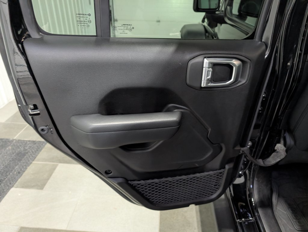 Used 2023 Jeep Wrangler Unlimited w/ Sun & Screen Package AWD/4WD image 9