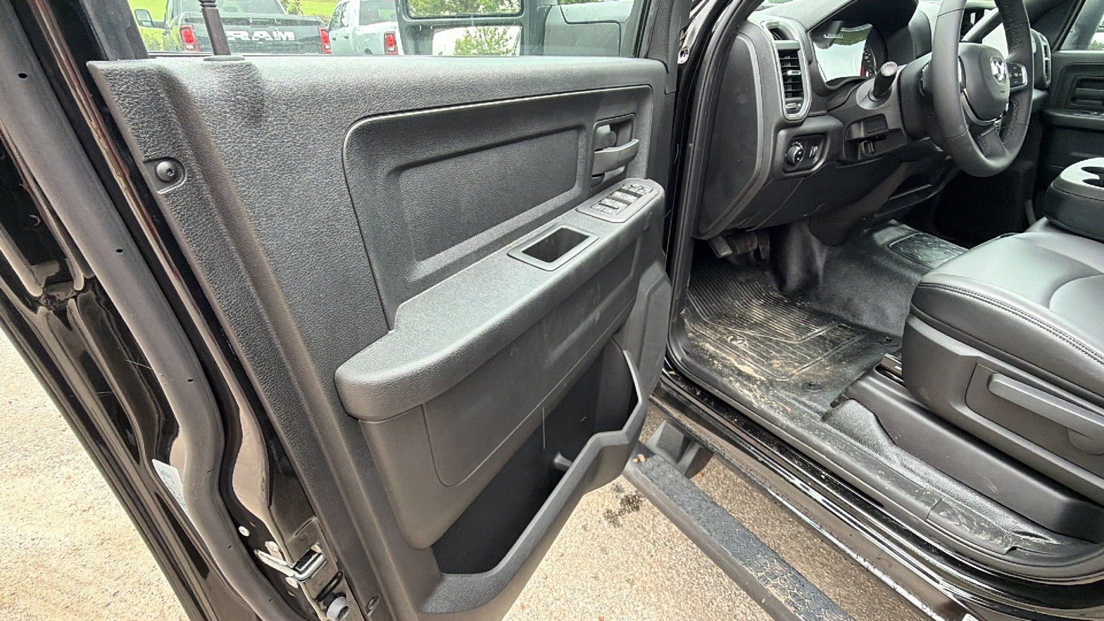 New 2025 RAM 5500 Tradesman w/ Safety Group AWD/4WD image 14