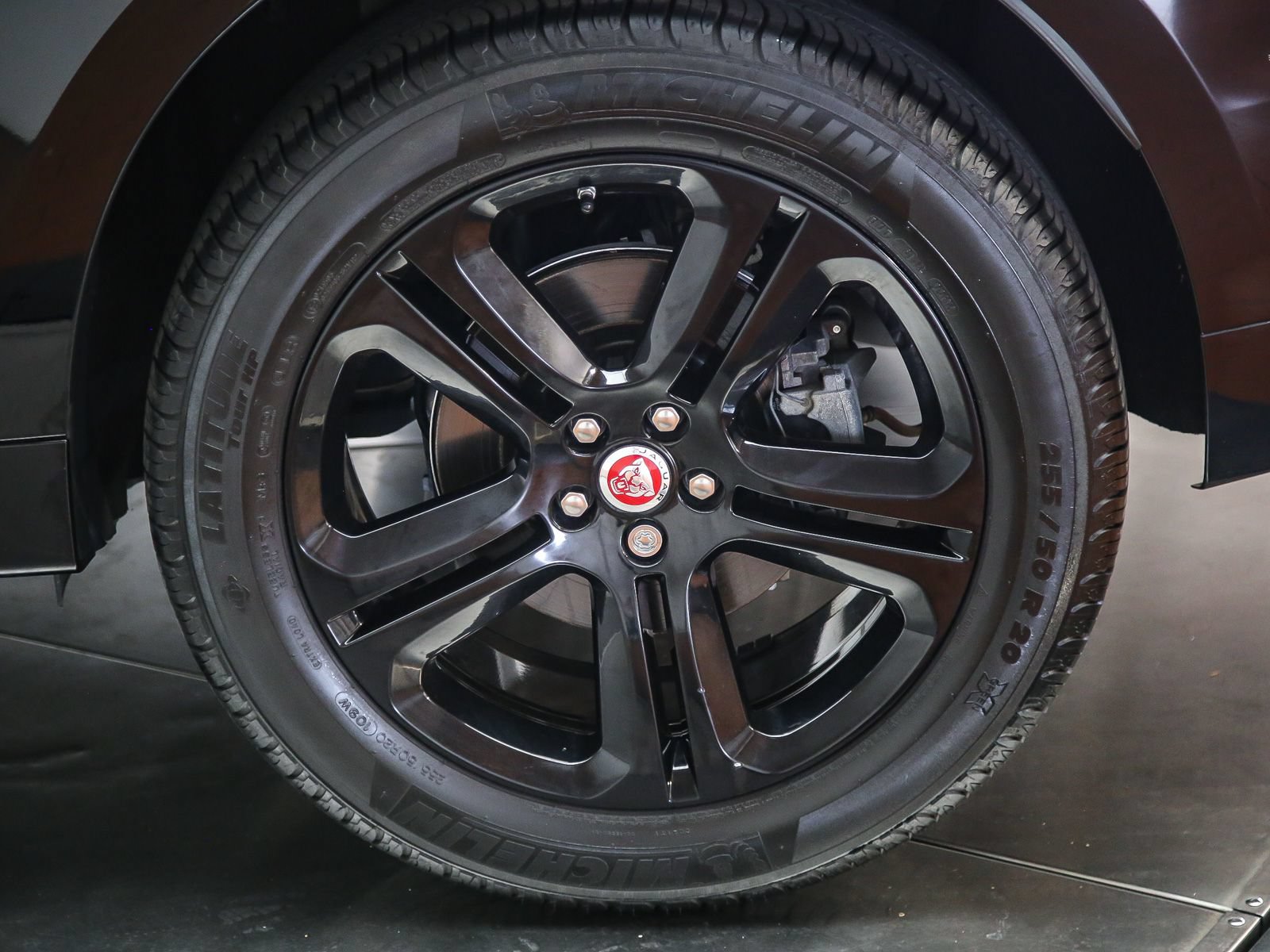 Used 2018 Jaguar F-PACE R-Sport AWD/4WD image 10