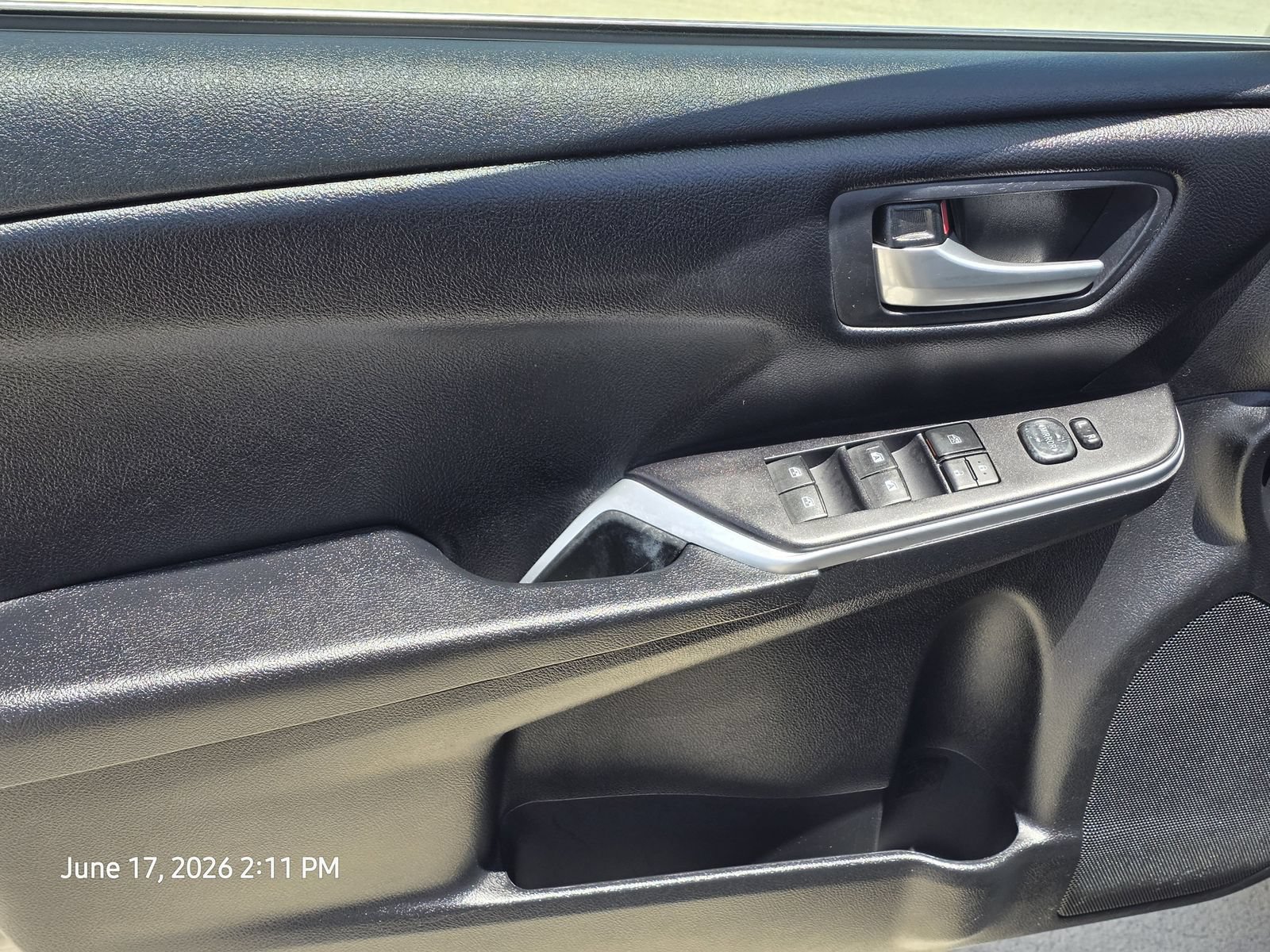Used 2017 Toyota Camry SE FWD image 18