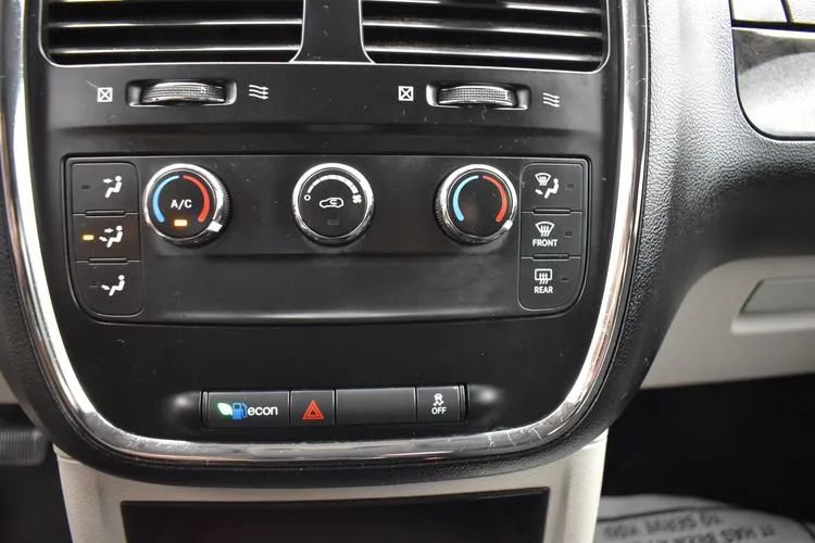 Used 2012 Dodge Grand Caravan American Value Package FWD image 28
